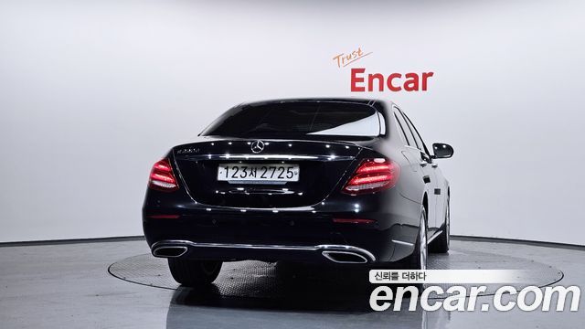 Mercedes-Benz E-Class W213 E220d Exclusive - фото 3