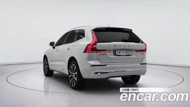 Volvo XC60 2-го поколения B6 Ultimate Bright - фото 2