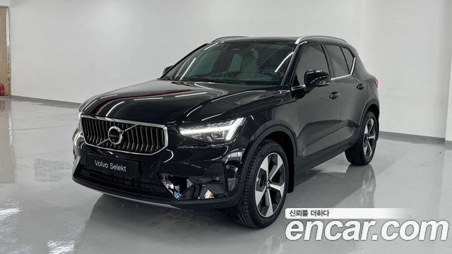 Volvo XC40 B4 Ultra Bright - фото 0