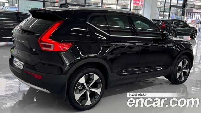 Volvo XC40 B4 Ultra Bright - фото 1