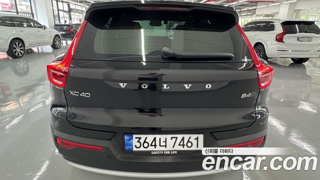 Volvo XC40 B4 Ultra Bright - фото 3