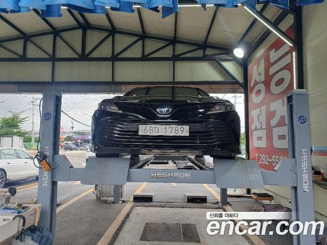 Toyota Camry XV70 2.5 LE Hybrid - фото 0
