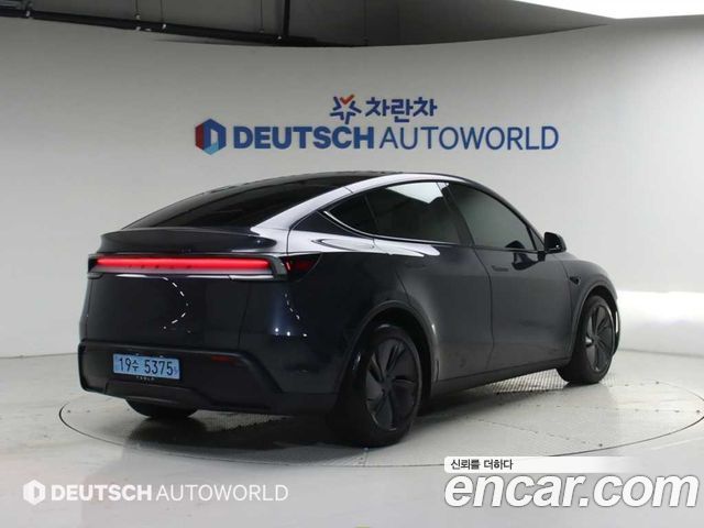 Tesla Model Y RWD - фото 1