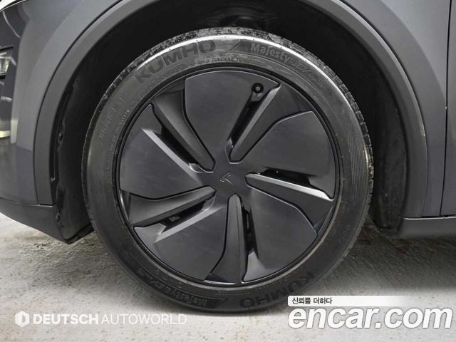 Tesla Model Y RWD - фото 4