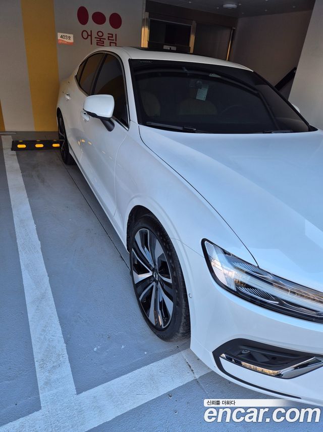 Volvo S60 3-го поколения B5 Ultimate Bright - фото 2