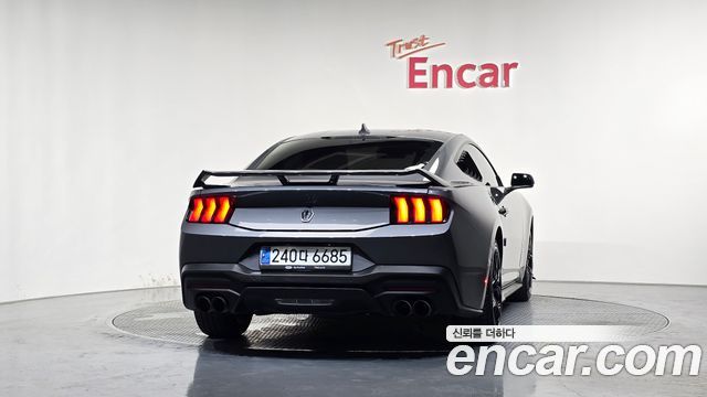 Ford Mustang 7-го поколения 2.3 EcoBoost Premium Coupe - фото 3