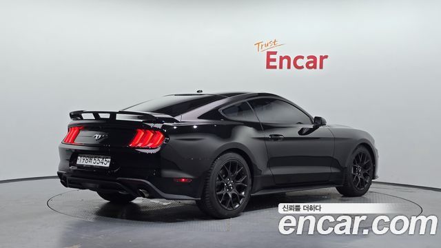 Ford Mustang Coupe - фото 1