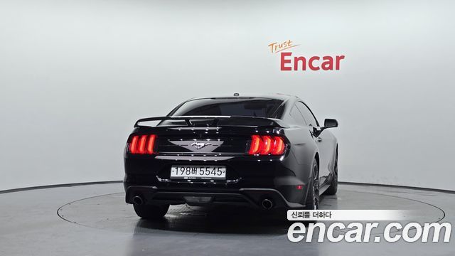 Ford Mustang Coupe - фото 3