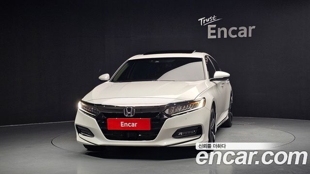 Honda Accord 10-го поколения 2.0 Turbo Sport - фото 2