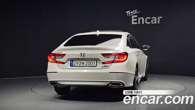 Honda Accord 10-го поколения 2.0 Turbo Sport - фото 3