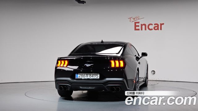 Ford Mustang 7-го поколения 2.3 EcoBoost Premium Coupe - фото 3