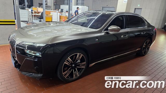 BMW i7 G70 xDrive 60 M sport - фото 1