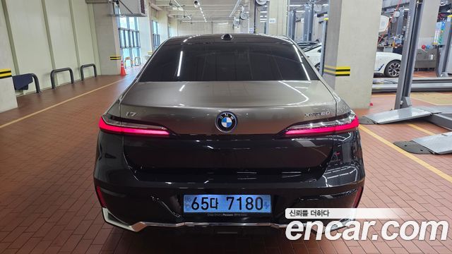 BMW i7 G70 xDrive 60 M sport - фото 4
