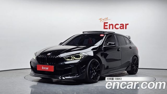 BMW 1-Series F40 M135i xDrive - фото 0