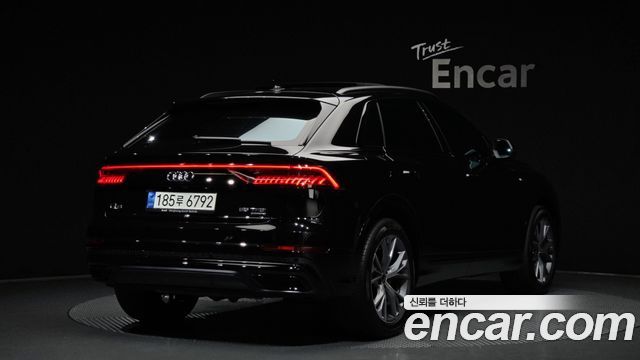 Audi Q8 55 TFSI Quattro Premium - фото 1