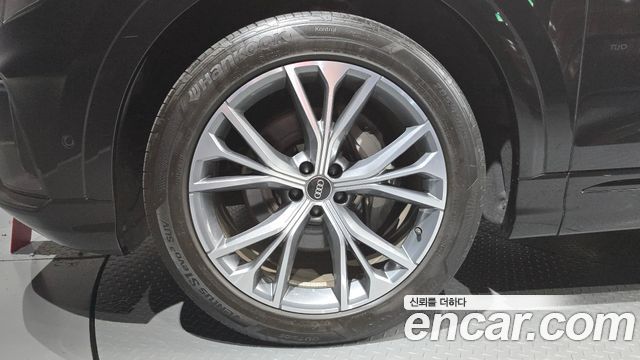 Audi Q8 55 TFSI Quattro Premium - фото 4
