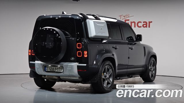 Land Rover Defender L663 110 D250 SE - фото 0