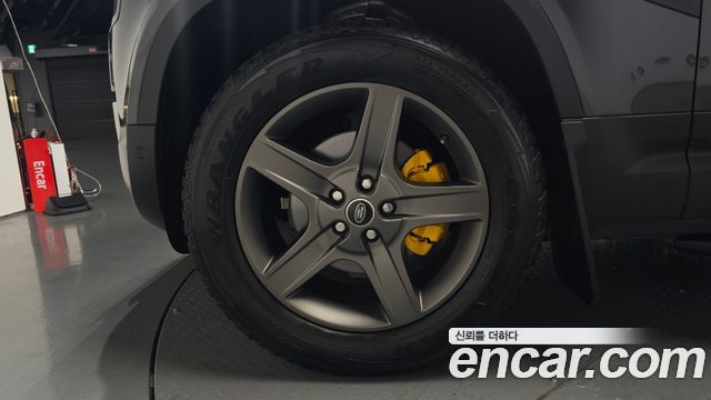 Land Rover Defender L663 110 D250 SE - фото 3