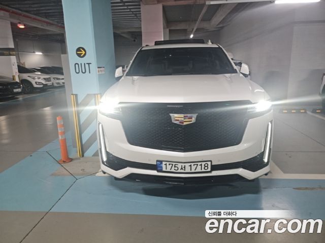 Cadillac Escalade 5-го поколения 6.2 ESV ESV Sports Platinum - фото 0