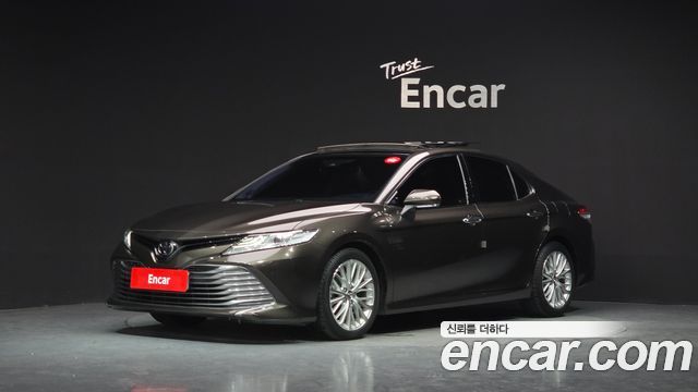 Toyota Camry XV70 2.5 - фото 0