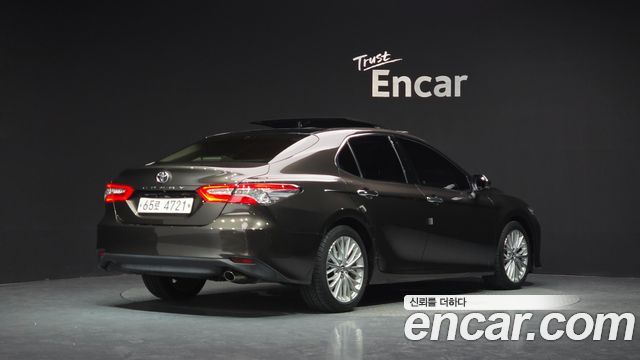 Toyota Camry XV70 2.5 - фото 1