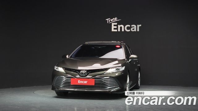 Toyota Camry XV70 2.5 - фото 2