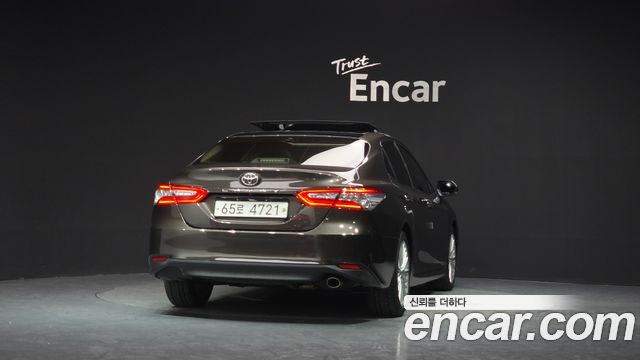 Toyota Camry XV70 2.5 - фото 3