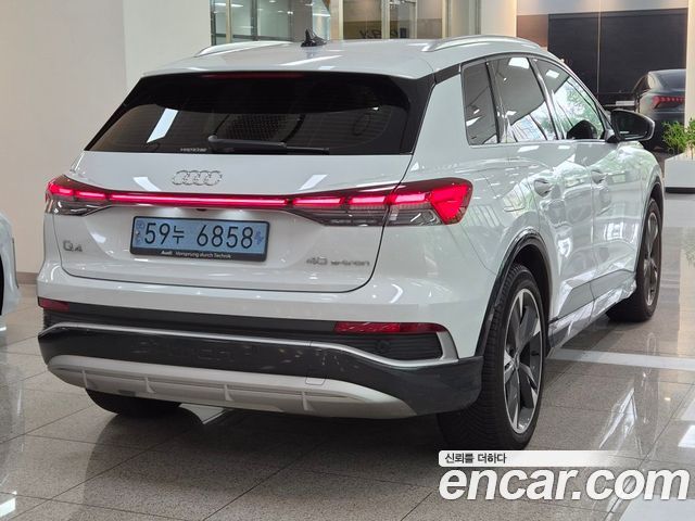 Audi Q4 e-Tron F4 40 Premium - фото 1