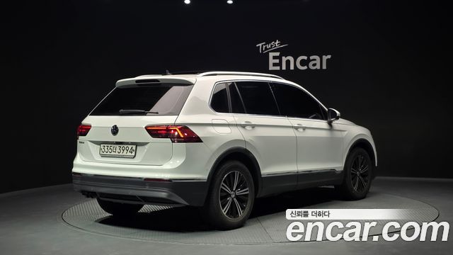 Volkswagen Tiguan 2-го поколения 2.0 TDI Prestige - фото 1