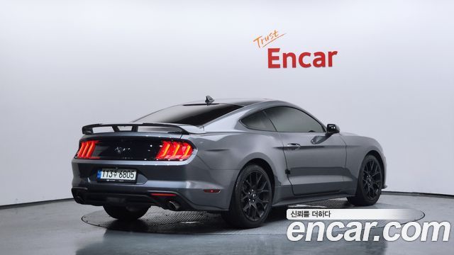 Ford Mustang Coupe - фото 1
