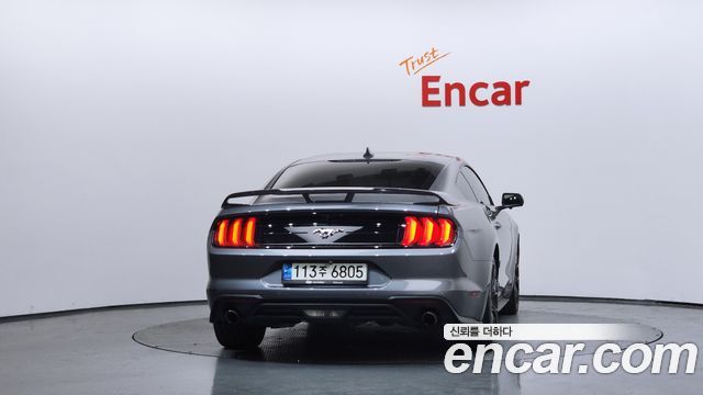 Ford Mustang Coupe - фото 3