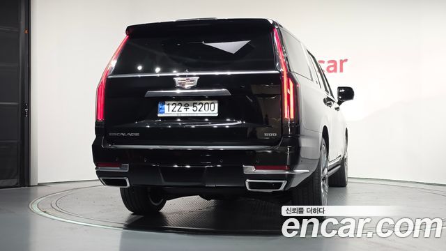 Cadillac Escalade 5-го поколения 6.2 ESV ESV Premium Luxury Platinum - фото 3