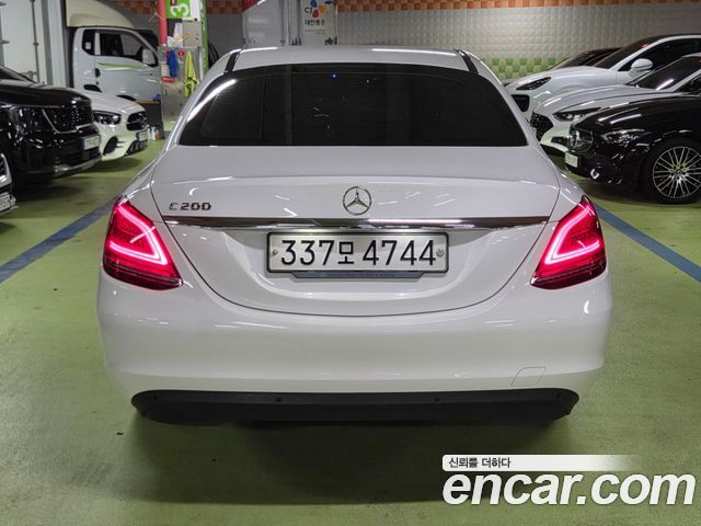 Mercedes-Benz C-Class W205 C200 - фото 3