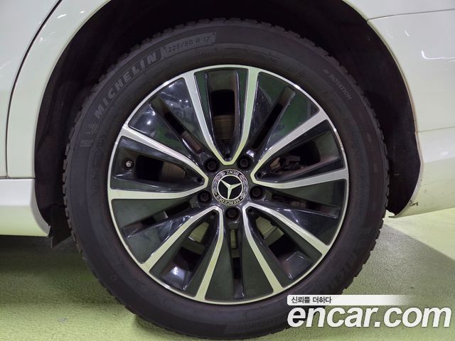 Mercedes-Benz C-Class W205 C200 - фото 4