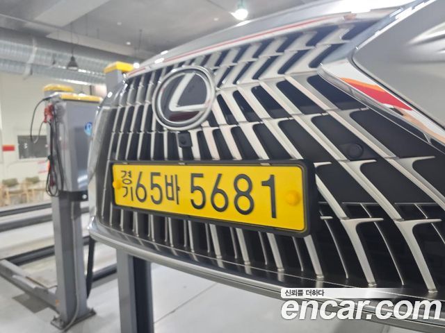 Lexus ES 300h 7-го поколения Executive - фото 0