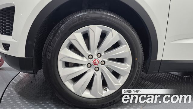 Jaguar E-PACE P250 SE - фото 4