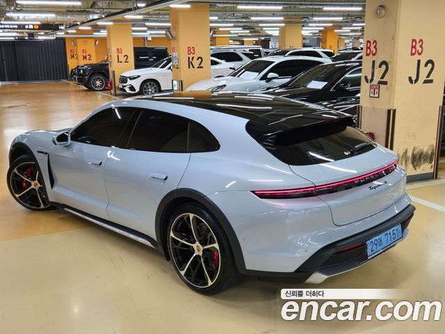 Porsche Taycan 4S Cross Turismo - фото 1