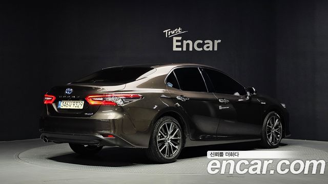 Toyota Camry XV70 2.5 XLE Hybrid - фото 1