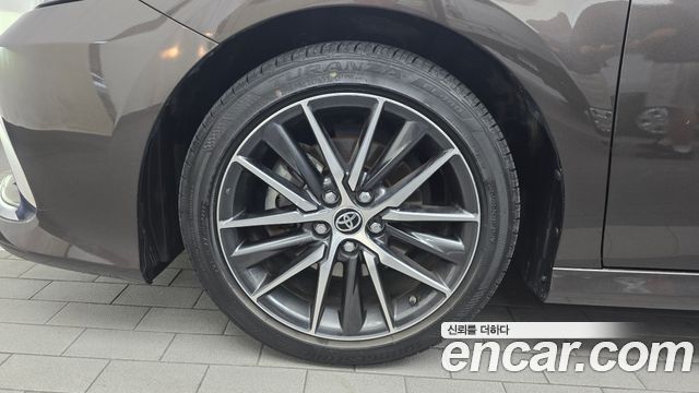 Toyota Camry XV70 2.5 XLE Hybrid - фото 4