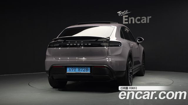 Porsche Macan EV Base 4 - фото 3