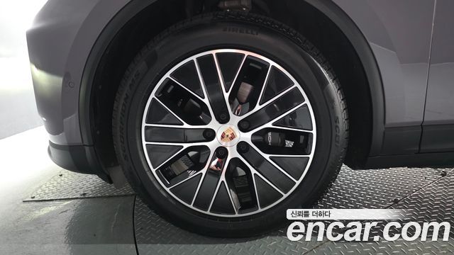 Porsche Macan EV Base 4 - фото 4