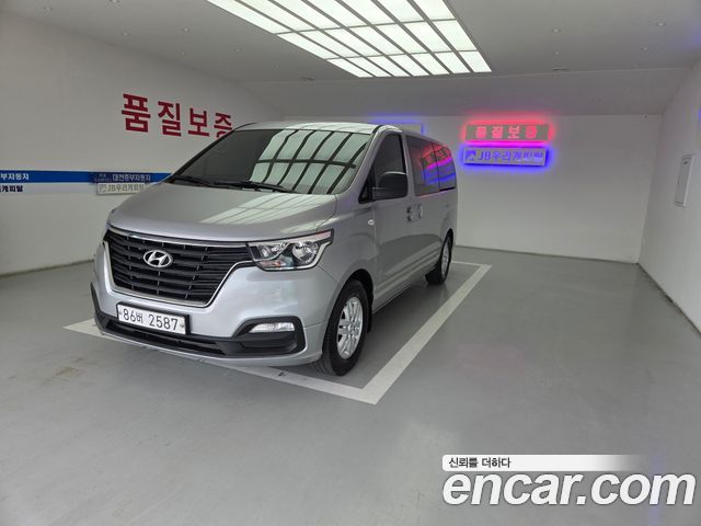 Hyundai Starex New Van 5-Seater Smart - фото 1