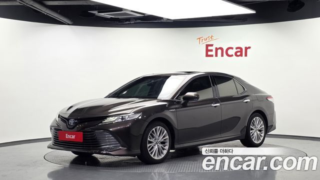Toyota Camry XV70 2.5 XLE Hybrid - фото 0