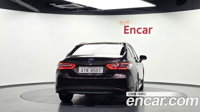 Toyota Camry XV70 2.5 XLE Hybrid - фото 3