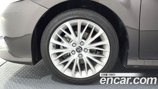 Toyota Camry XV70 2.5 XLE Hybrid - фото 4