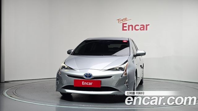 Toyota Prius 4-го поколения 1.8 E - фото 2