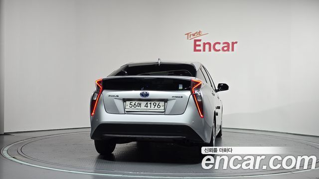 Toyota Prius 4-го поколения 1.8 E - фото 3