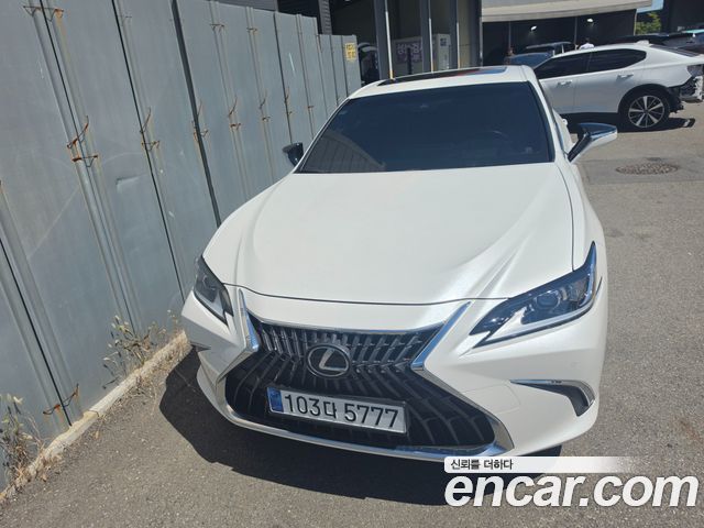 Lexus ES 300h 7-го поколения Luxury Plus - фото 0