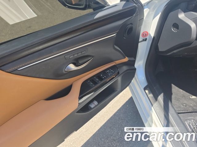 Lexus ES 300h 7-го поколения Luxury Plus - фото 3