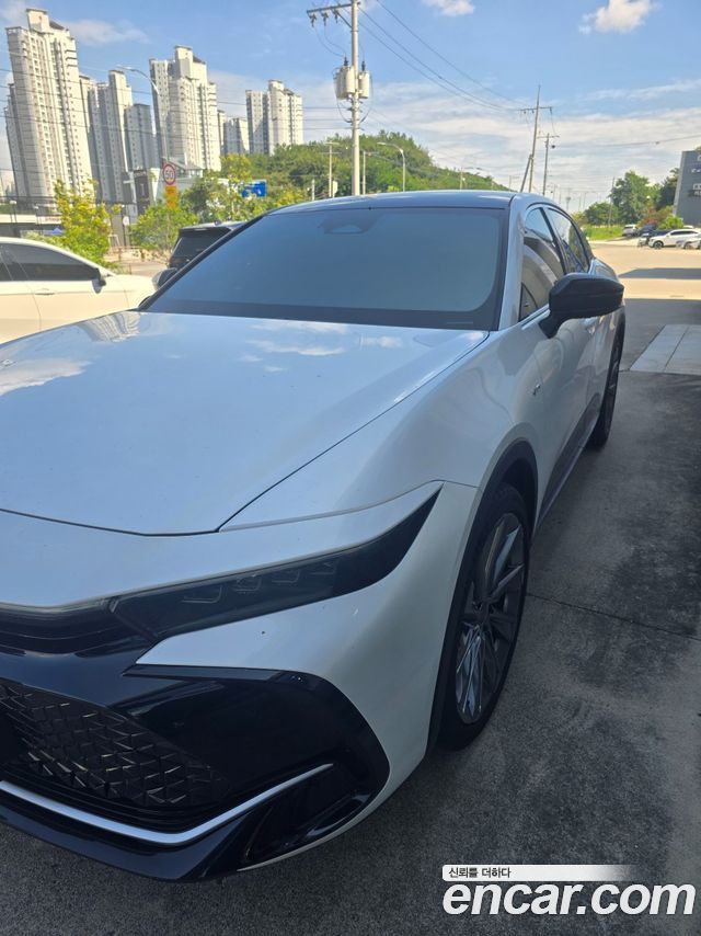 Toyota Crown Crossover 2.5 4WD Hybrid - фото 1